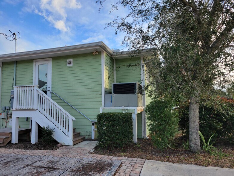1530 Periwinkle Way, Sanibel, FL à louer - Photo de l’immeuble – Image 2 sur 2