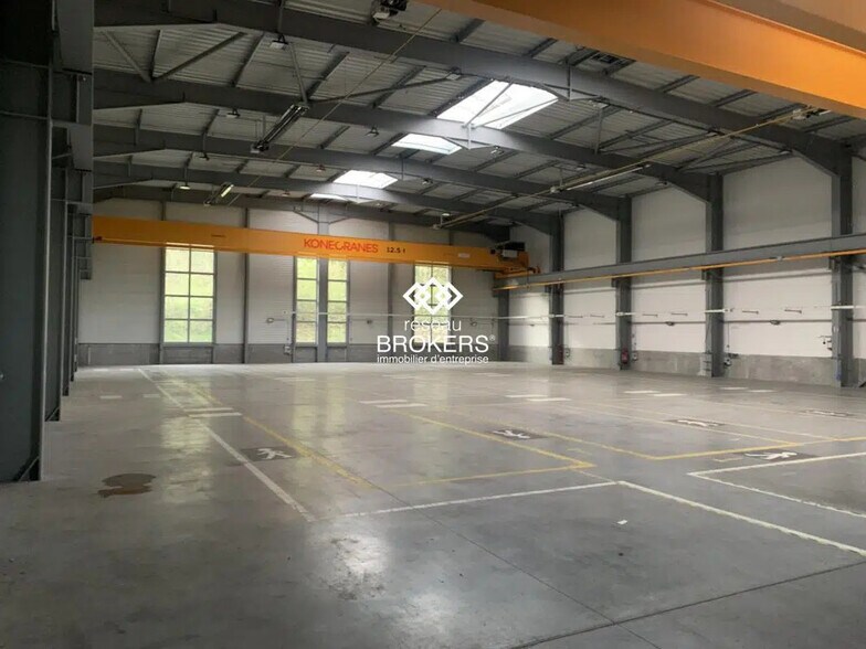 Local d'activités dans Champ-sur-Drac à vendre - Photo de l’immeuble – Image 2 sur 12