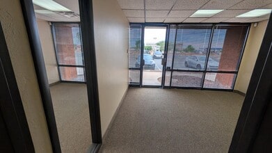 2105 S 48th St, Tempe, AZ à louer Photo intérieure– Image 2 sur 5