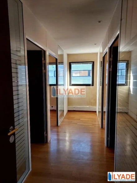 Bureau dans Pertuis à vendre - Photo de l’immeuble – Image 2 sur 8