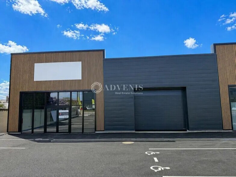 Local commercial dans Fleury-les-Aubrais à louer - Photo de l’immeuble – Image 2 sur 4