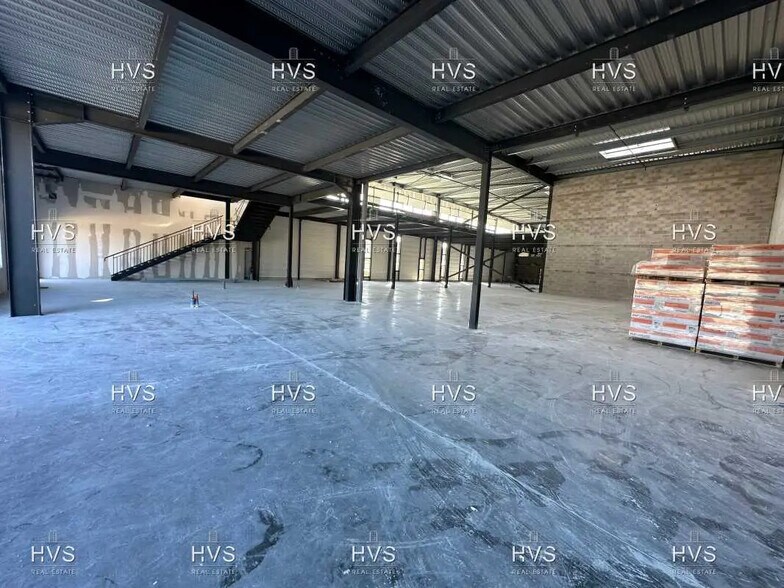 Local d'activités dans Rousset à vendre - Photo intérieure – Image 3 sur 8