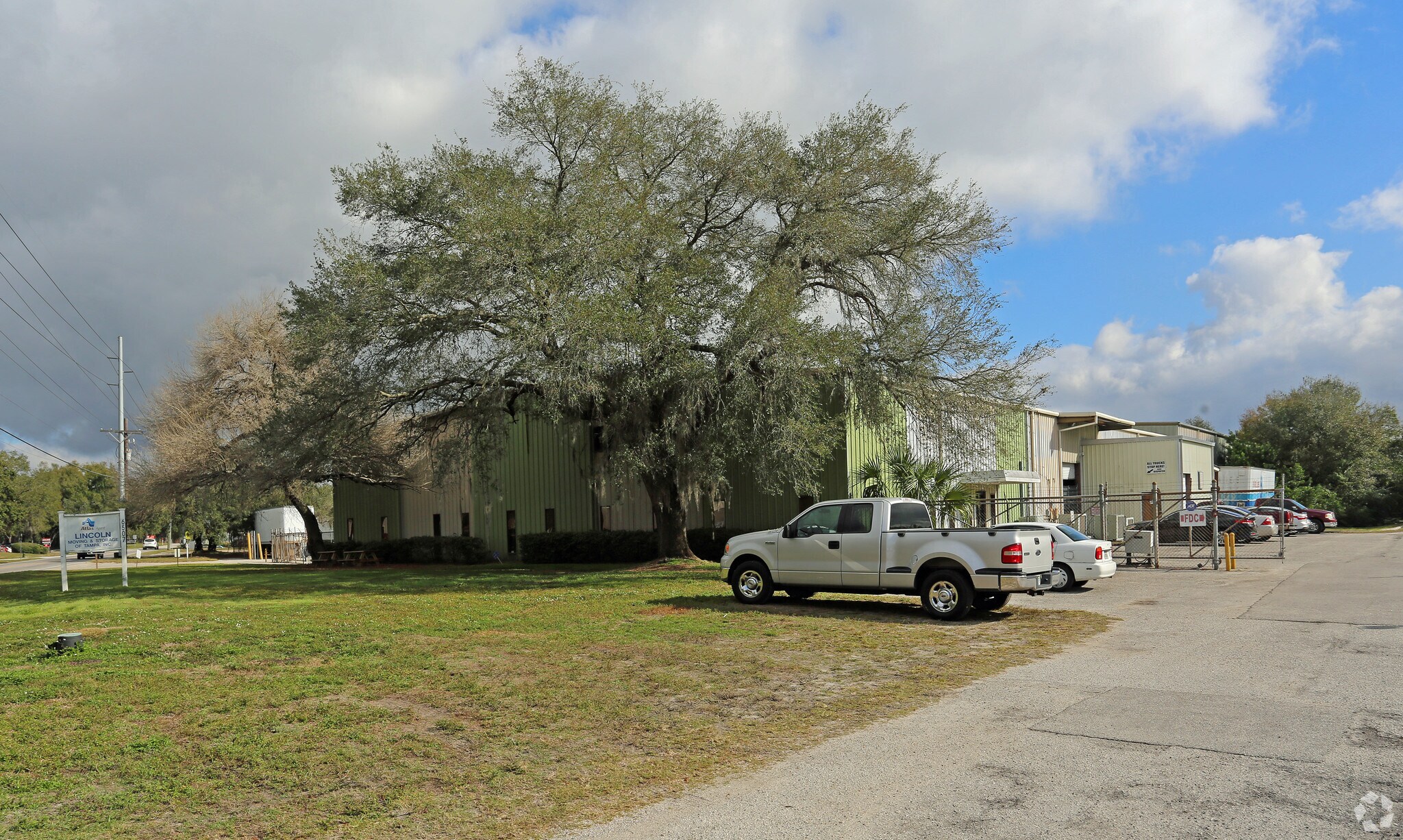 6507 Harney Rd, Tampa, FL à louer Photo principale– Image 1 sur 9