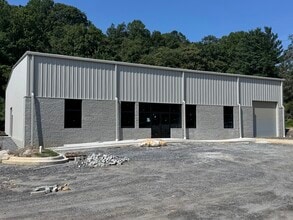 841 Charlotte Hwy, Fairview, NC à louer Photo intérieure– Image 2 sur 7
