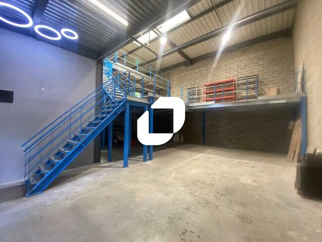 Plus de détails pour Bureau, Local d'activités à louer