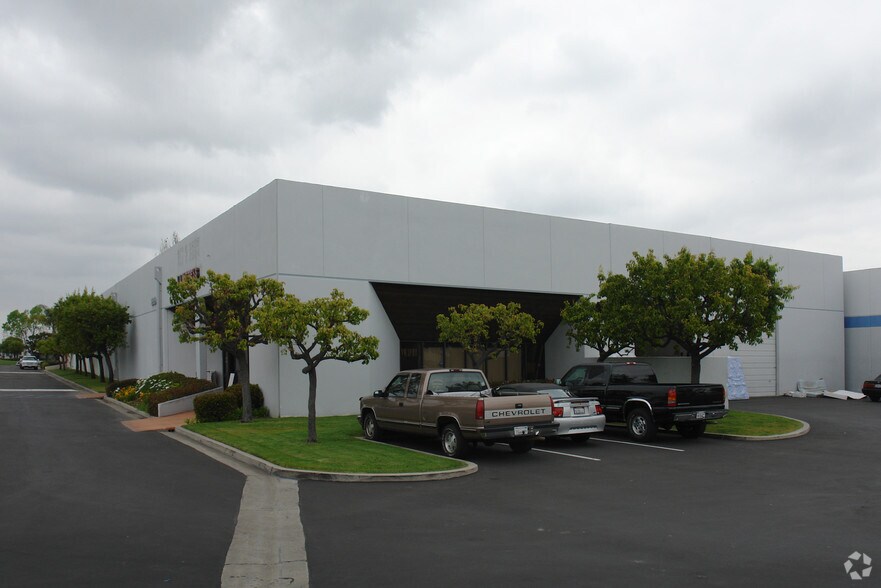 2929 S Harbor Blvd, Santa Ana, CA à vendre - Photo de l’immeuble – Image 2 sur 10
