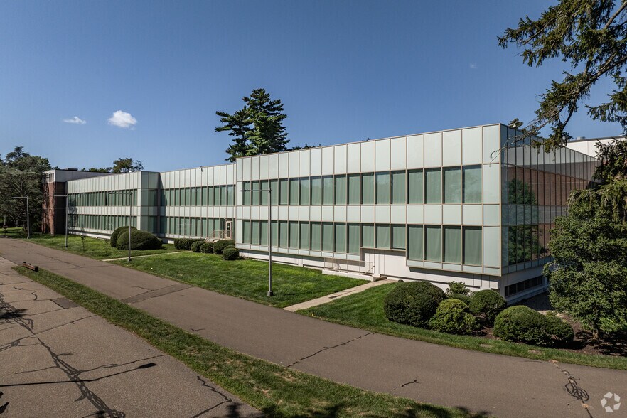 120 Long Ridge Rd, Stamford, CT à louer - Photo de l’immeuble – Image 2 sur 24