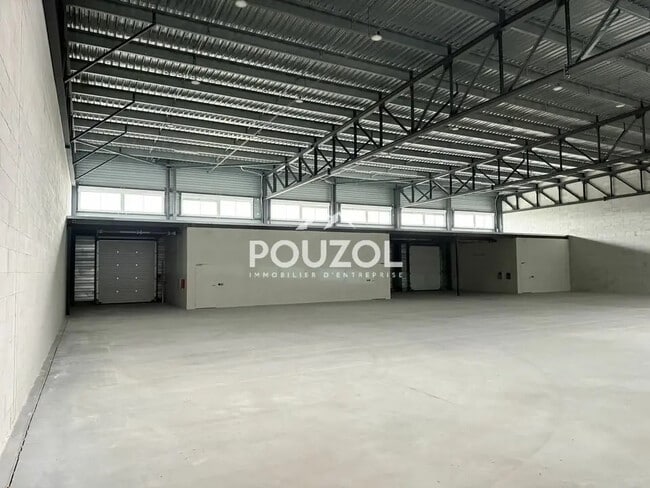 Plus de détails pour Local d'activités à louer
