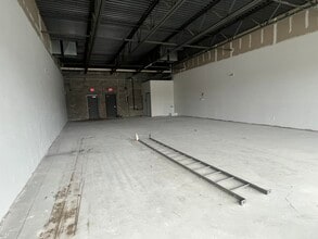 11-47 S Cass Lake Rd, Waterford, MI à louer Photo intérieure– Image 1 sur 3