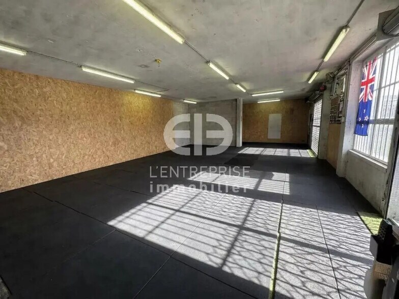 Bureau dans Contes à louer - Photo de l’immeuble – Image 1 sur 5