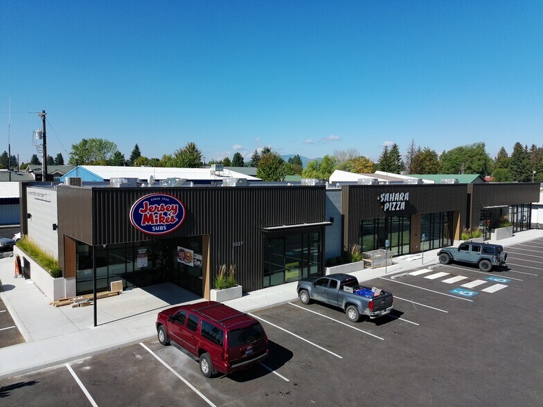 9627 N Government Way, Hayden, ID à louer - Photo de l’immeuble – Image 3 sur 4
