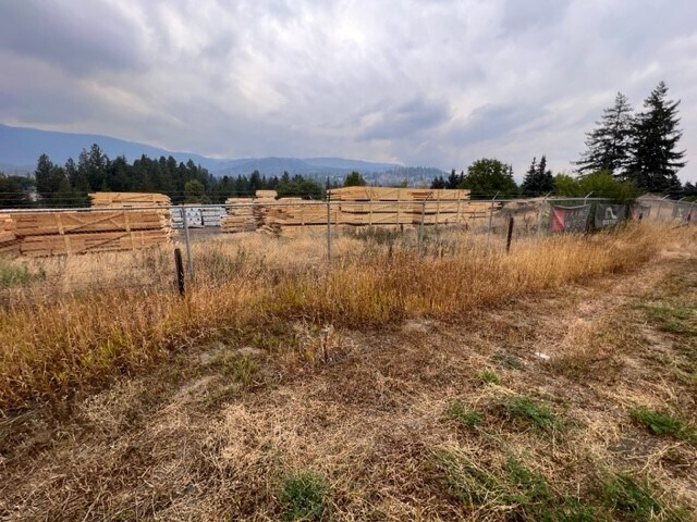 980 Stevens Rd, West Kelowna, BC à louer - Photo de l’immeuble – Image 2 sur 6