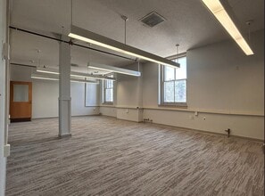 2101 Woolworth Ave, Omaha, NE à louer Photo intérieure– Image 2 sur 2
