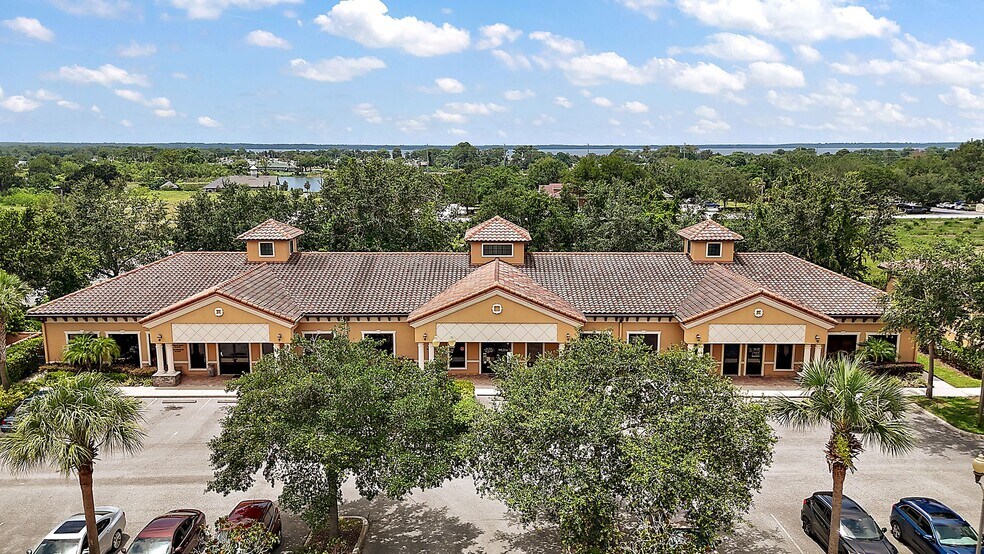 1691-1707 Mayo Dr, Tavares, FL à louer - Photo de l’immeuble – Image 3 sur 41