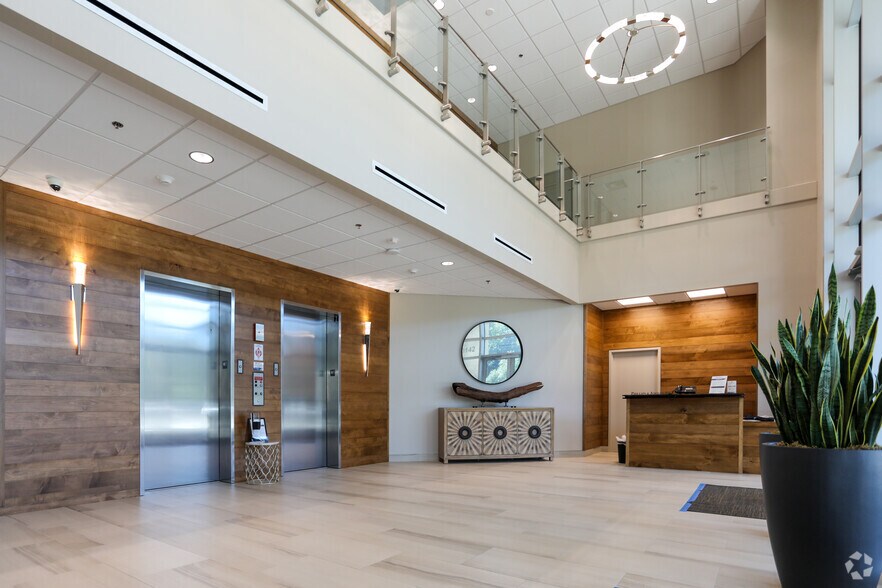 10142 Parkside Dr, Knoxville, TN à louer - Hall d’entrée – Image 3 sur 4