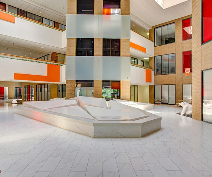 7676 Hillmont St, Houston, TX à louer - Hall d’entrée – Image 2 sur 5