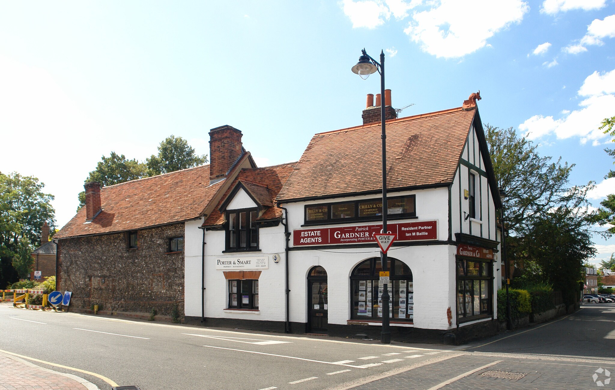 1 Church Rd, Leatherhead à louer Photo principale– Image 1 sur 2