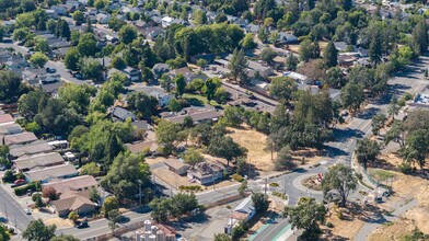 411 Walten Way, Windsor, CA - VUE AÉRIENNE  vue de carte - Image1