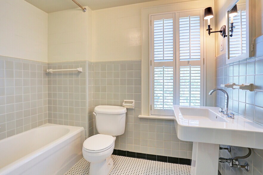 1105 Milford St, Houston, TX à louer - Photo intérieure – Image 2 sur 14