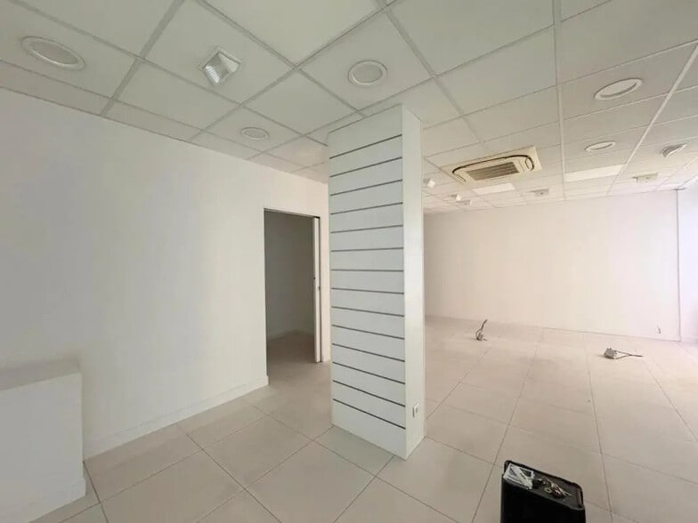 Local commercial dans Montesson à louer - Photo intérieure – Image 3 sur 10