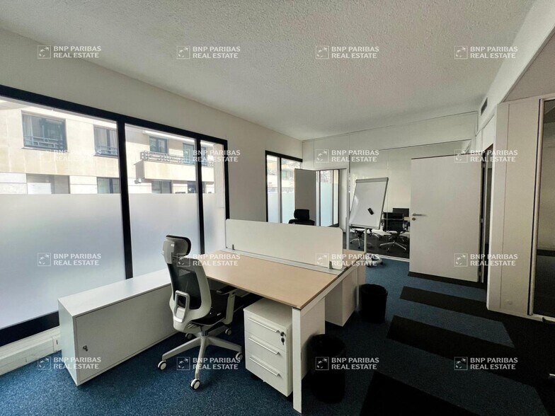 21 Rue Saint-Pierre, Neuilly-sur-Seine à louer - Photo de l’immeuble – Image 2 sur 9
