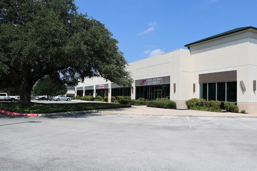 5300 Wurzbach Rd, San Antonio, TX à vendre - Photo de l’immeuble – Image 3 sur 5