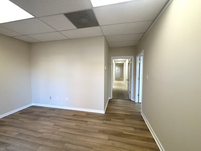 3640 Westgate Center Cir, Winston-Salem, NC à louer - Photo intérieure – Image 3 sur 9