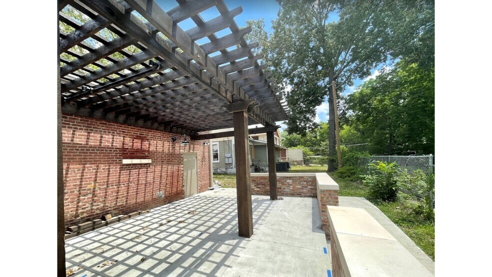 2121 W 16th St, Little Rock, AR à louer - Photo de l’immeuble – Image 2 sur 10