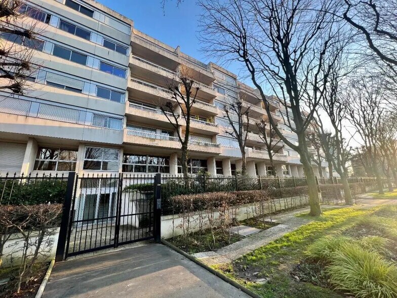 Bureau dans Neuilly-sur-Seine à louer - Photo de l’immeuble – Image 2 sur 12