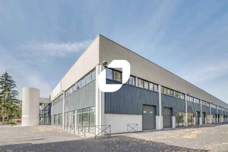 Local d'activités dans Évry-Courcouronnes à vendre - Photo de l’immeuble – Image 1 sur 11