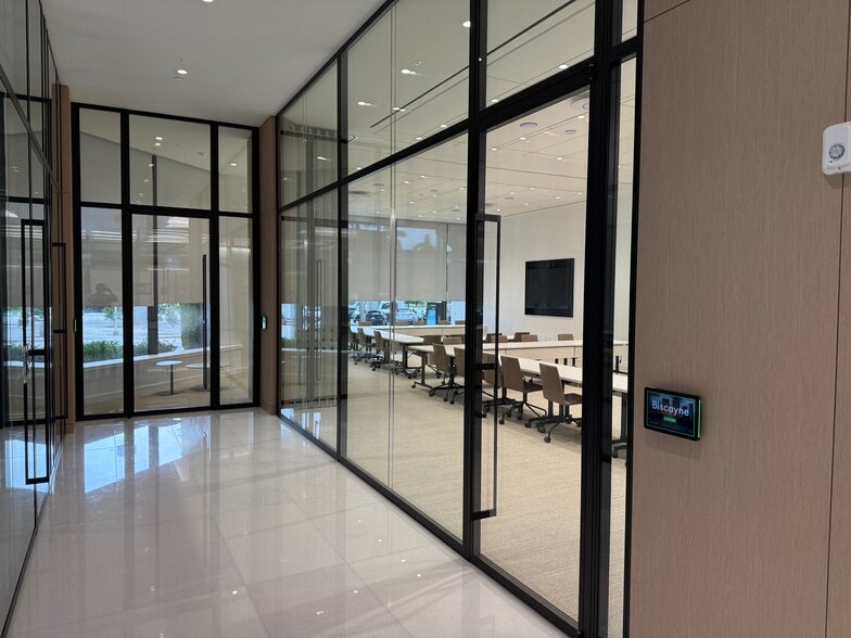 2 S Biscayne Blvd, Miami, FL à louer - Photo de l’immeuble – Image 3 sur 20