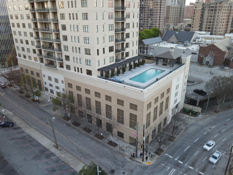 565 Peachtree St NE, Atlanta, GA à louer - Photo de l’immeuble – Image 3 sur 6