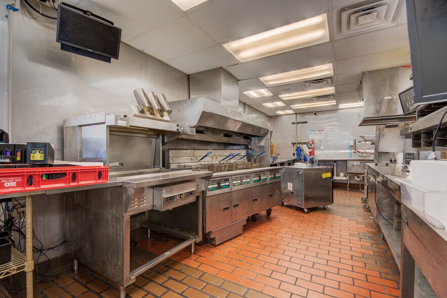 2209 Circle Dr W, Spirit Lake, IA à vendre - Photo intérieure – Image 3 sur 20