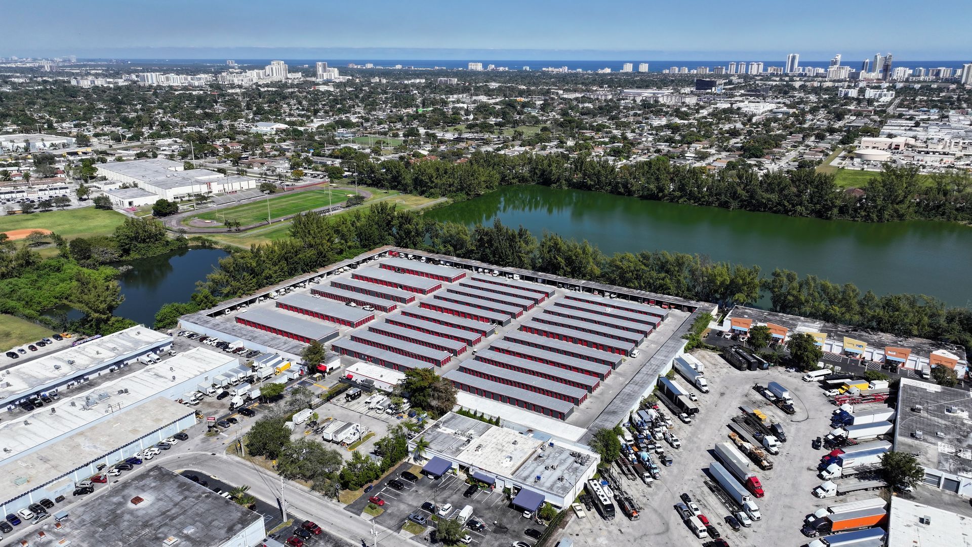 450 Ansin Blvd, Hallandale Beach, FL à vendre Photo principale– Image 1 sur 16