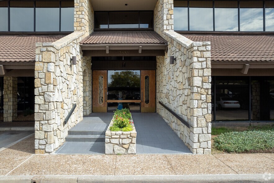 2800 S Hulen St, Fort Worth, TX à louer - Photo de l’immeuble – Image 3 sur 3