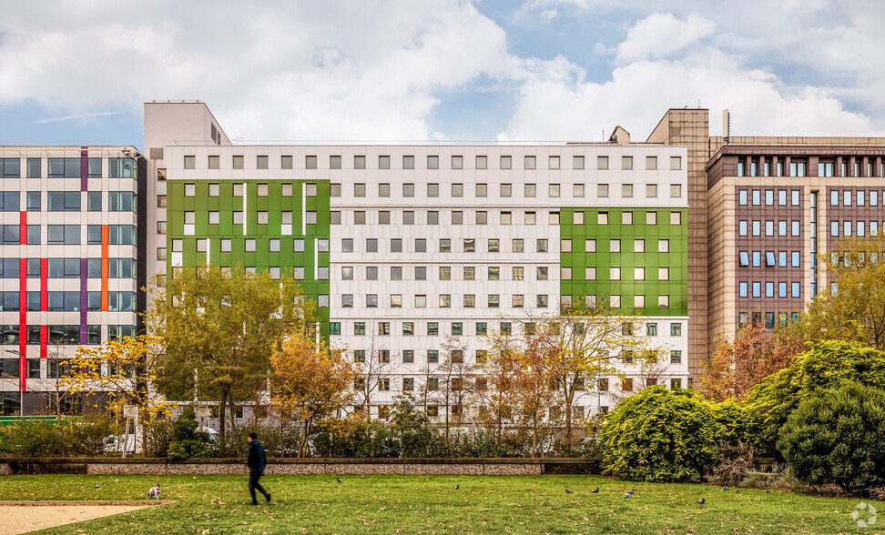 24 Boulevard De Pesaro, Nanterre à louer - Photo de l’immeuble – Image 3 sur 6
