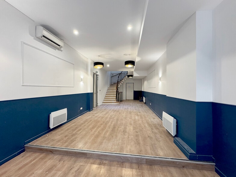 201 Rue Saint-Martin, Paris à louer - Photo de l’immeuble – Image 2 sur 13