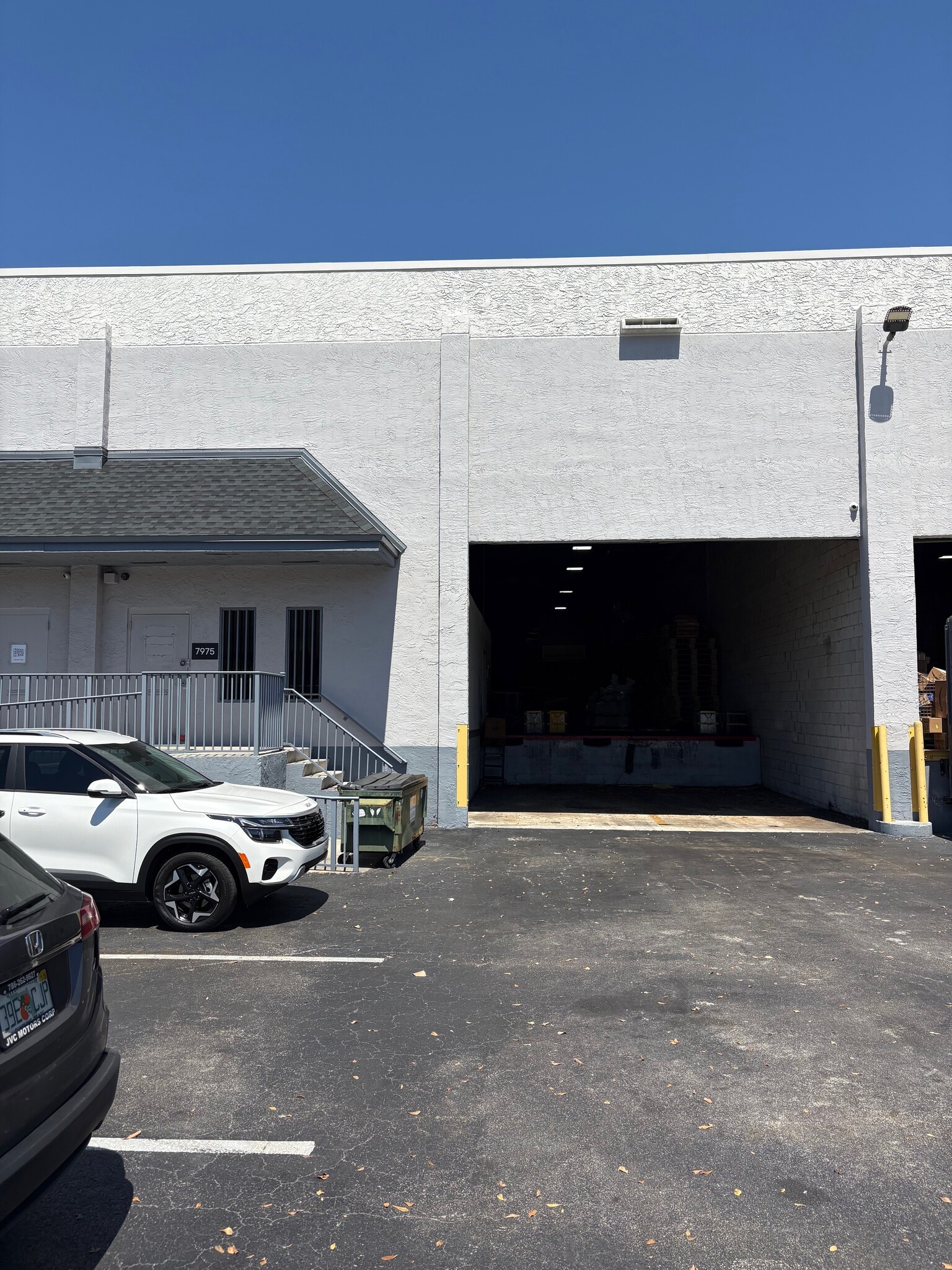 7975 NW 21st St, Doral, FL à louer Photo intérieure– Image 1 sur 3