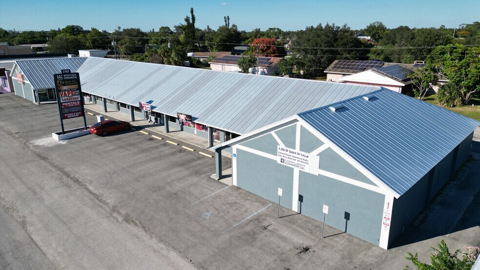 3762 Tamiami Trl, Port Charlotte, FL à louer - Photo de l’immeuble – Image 3 sur 12