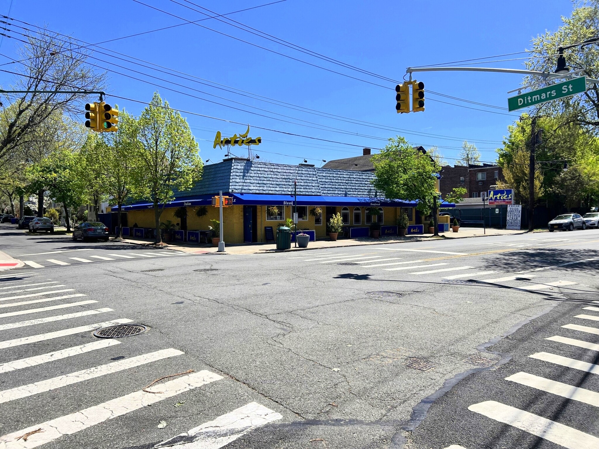 390 City Island Ave, Bronx, NY à louer Photo de l’immeuble– Image 1 sur 7