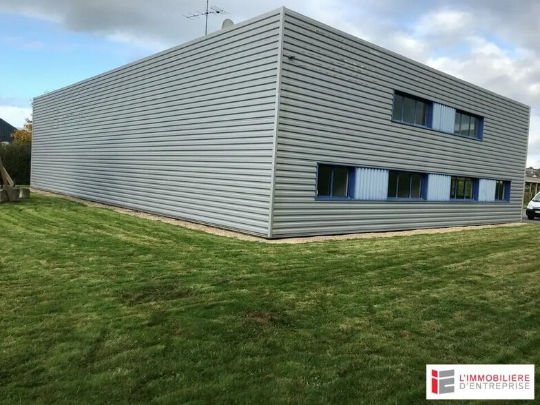 Local d'activités dans Crevin à vendre - Photo de l’immeuble – Image 1 sur 10