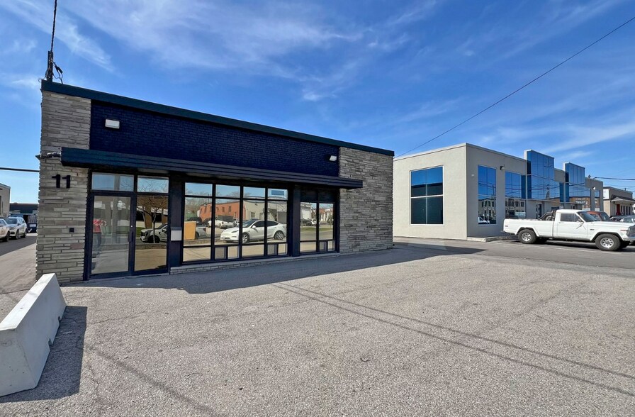 11 Millwick Dr, Toronto, ON à louer - Photo de l’immeuble – Image 3 sur 28