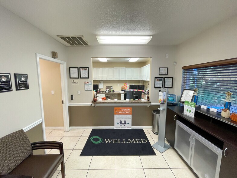 10616 Main St, Thonotosassa, FL à vendre - Photo de l’immeuble – Image 2 sur 7