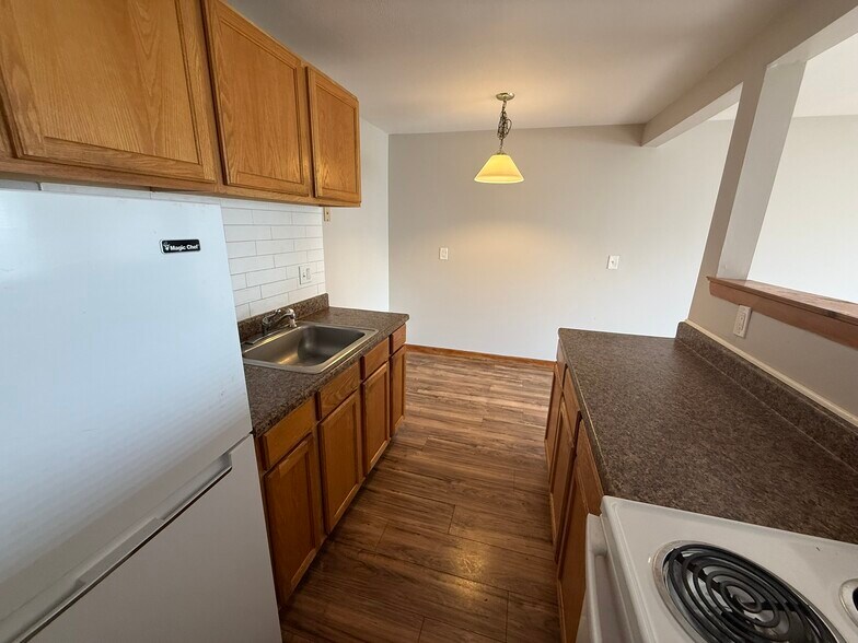 554 Silas Deane Hwy, Wethersfield, CT à vendre - Photo de l’immeuble – Image 2 sur 15