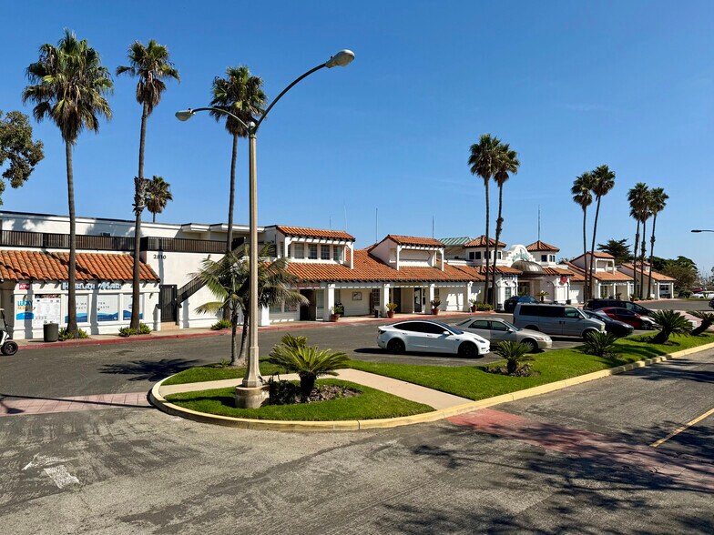 2810 Harbor Blvd, Oxnard, CA à louer - Photo de l’immeuble – Image 2 sur 11