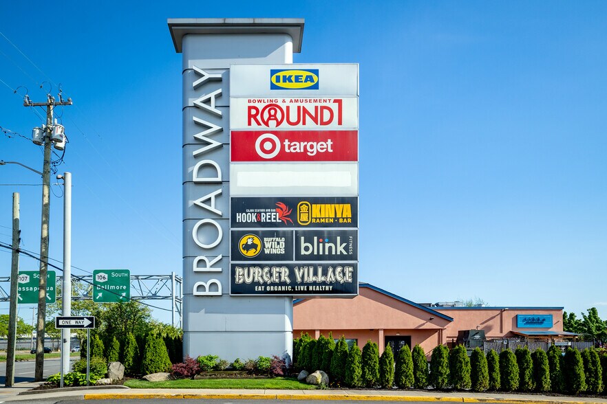 358 Broadway Mall, Hicksville, NY à louer - Photo de l’enseigne sur pylône – Image 2 sur 19