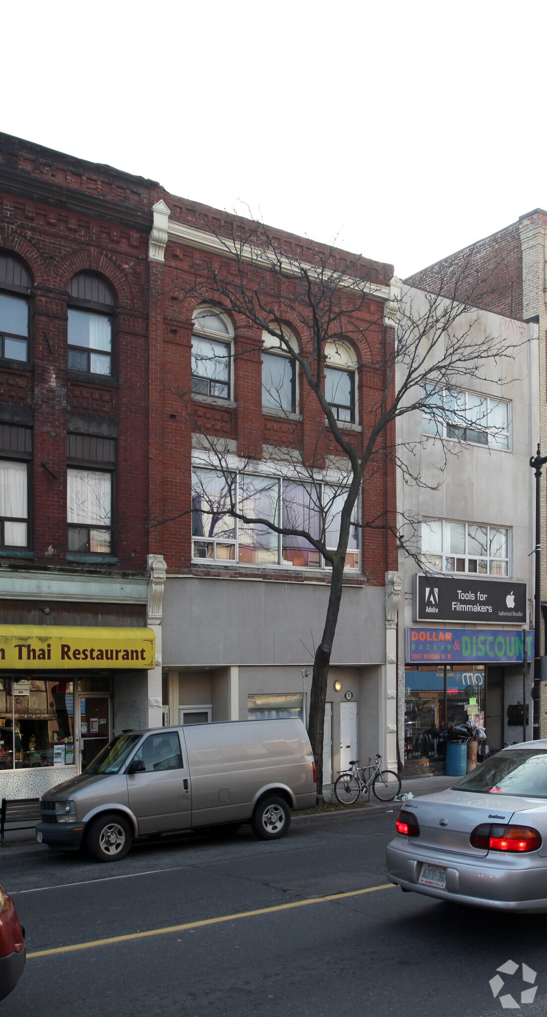 2963-2965 Dundas St W, Toronto, ON à vendre Photo principale– Image 1 sur 39