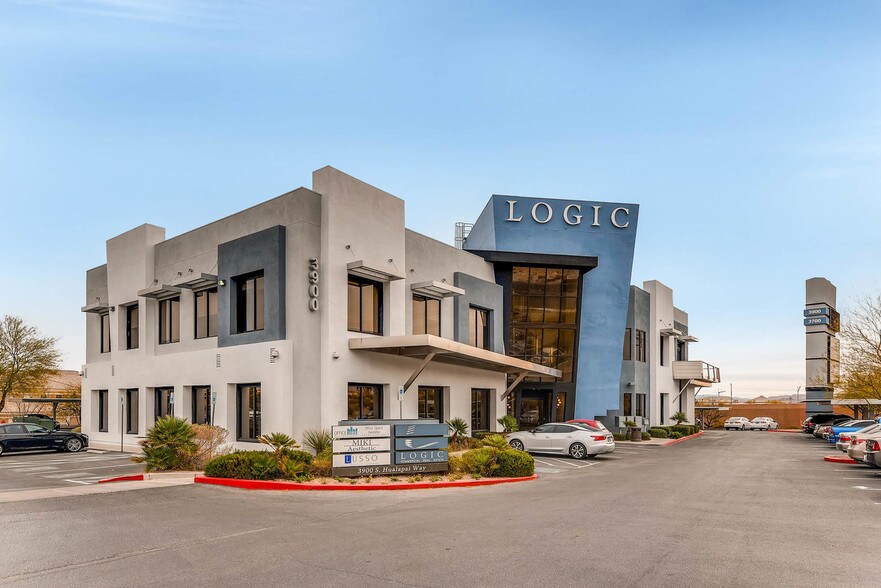 3900 S Hualapai Way, Las Vegas, NV à louer - Photo de l’immeuble – Image 2 sur 8