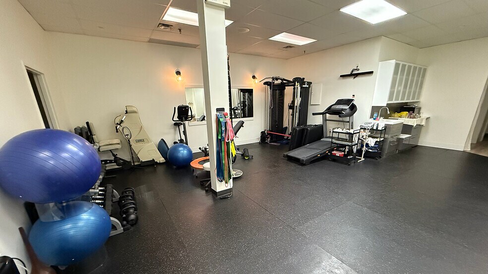 2727 Portage Ave, Winnipeg, MB à louer - Photo intérieure – Image 3 sur 8