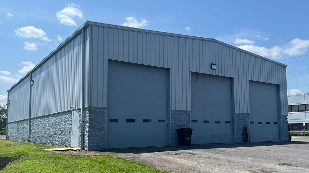 14 Steel Rd E, Morrisville, PA à vendre - Photo de l’immeuble – Image 3 sur 4